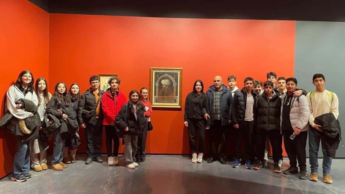 9. Sınıf öğrencilerimiz Erol KESMEZ hocamızın rehberliğinde İstanbul sanat müzesi ve İş bankası Cumhuriyet Sergisini gezdiler. Erol hocamıza ve öğrencilerimize teşekkür ediyoruz.
