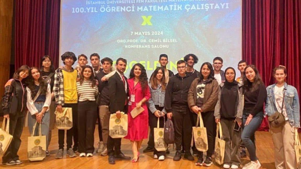 11-A sınıfı öğrencilerimiz İstanbul Üniversitesi'nde düzenlenen 100. Yıl Matematik Çalıştayı etkinliğine katıldılar. Danışman öğretmenimiz Yunus Emre Açık hocamıza ve öğrencilerimize teşekkür ederiz.